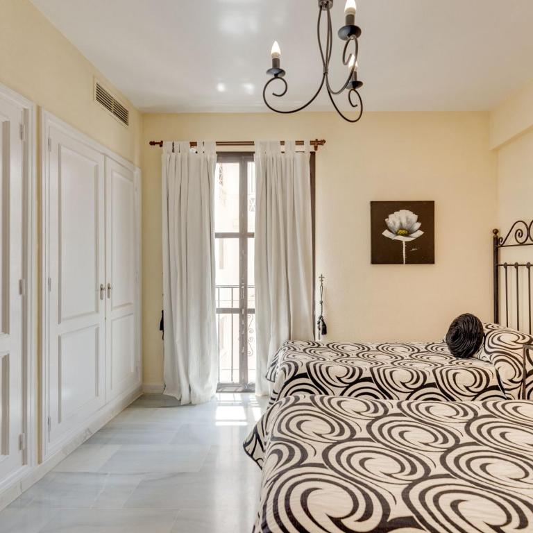 Beachside Puerto Banus Luxury Aprt3 - Two-Bedroom Deluxe Apartment with Garden View - 24