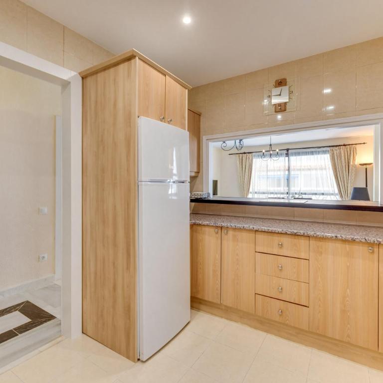 Beachside Puerto Banus Luxury Aprt3 - Two-Bedroom Deluxe Apartment with Garden View - 16