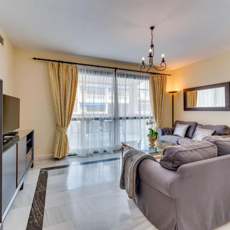 Beachside Puerto Banus Luxury Aprt3 - Two-Bedroom Deluxe Apartment with Garden View - 6