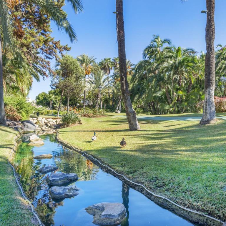 Beachside Puerto Banus Luxury Aprt3 - Two-Bedroom Deluxe Apartment with Garden View - 28