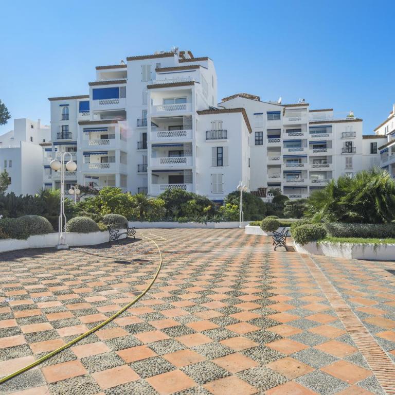 Beachside Puerto Banus Luxury Aprt3 - Two-Bedroom Deluxe Apartment with Garden View - 30