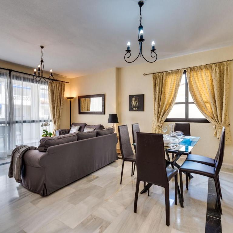 Beachside Puerto Banus Luxury Aprt3 - Two-Bedroom Deluxe Apartment with Garden View - 9