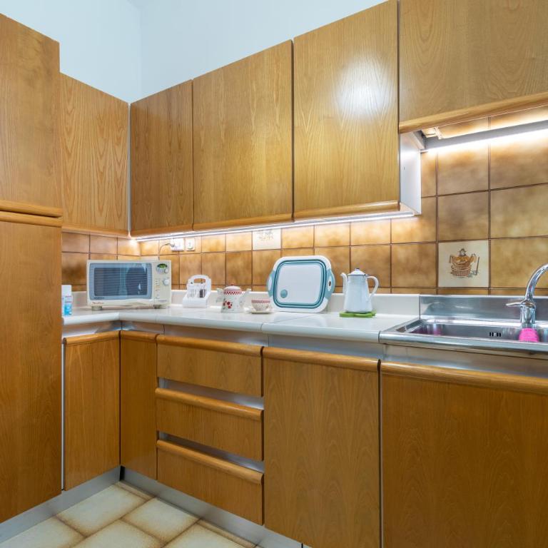 Chicca Casa Vacanze - Appartamento Deluxe con 2 Camere da Letto e Balcone - 10