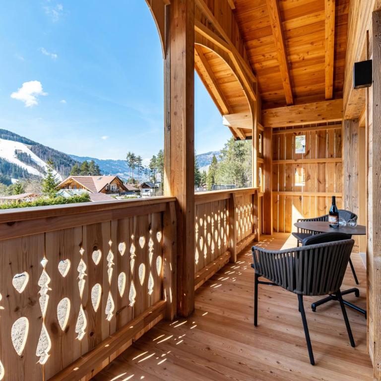 Les Ciases Chalets Dolomites Apt 3 - Appartamento Deluxe con 2 Camere da Letto e Balcone - 1