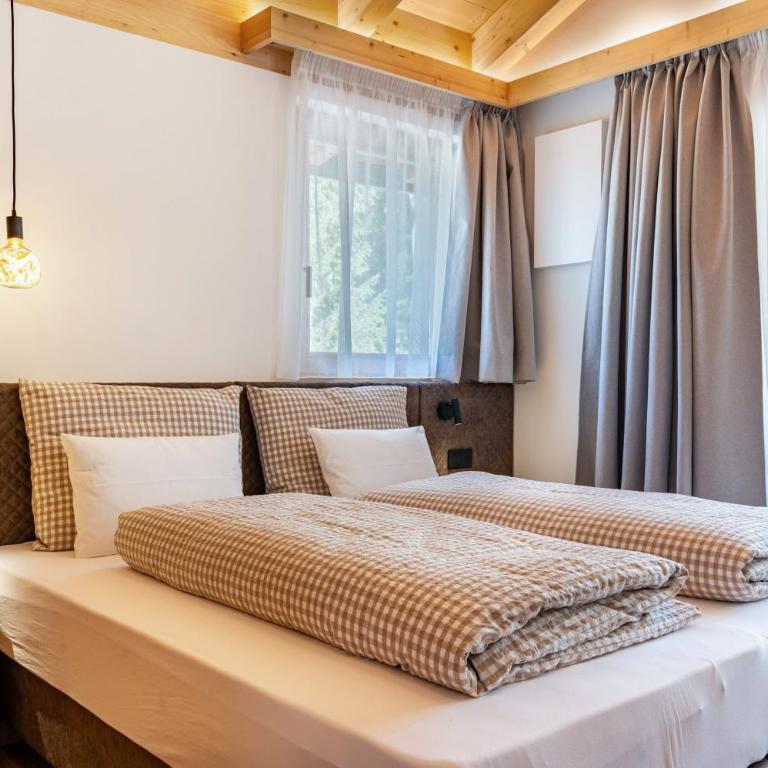 Les Ciases Chalets Dolomites Apt 3 - Appartamento Deluxe con 2 Camere da Letto e Balcone - 11
