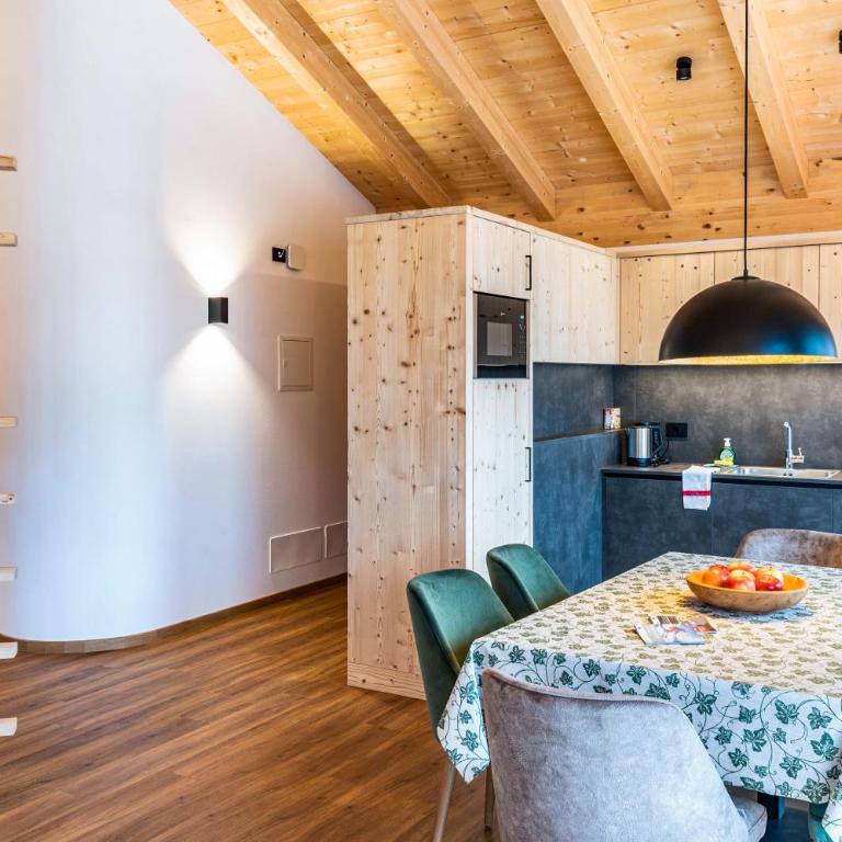 Les Ciases Chalets Dolomites Apt 3 - Appartamento Deluxe con 2 Camere da Letto e Balcone - 7