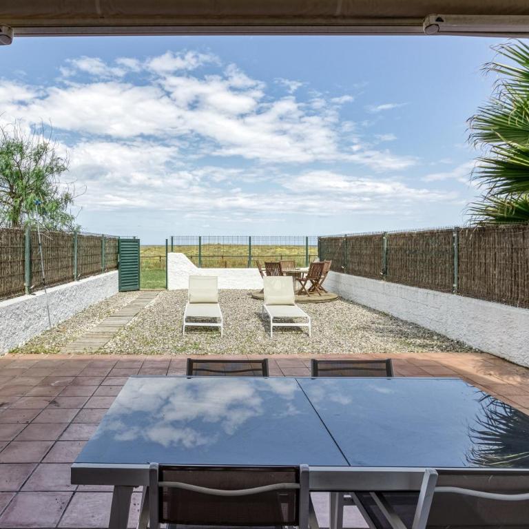 Oasis Premium Costa Brava - Three-Bedroom Premium Apartment with Balcony - 32