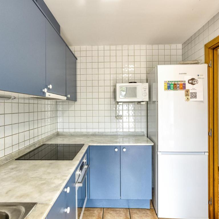 Oasis Premium Costa Brava - Three-Bedroom Premium Apartment with Balcony - 9