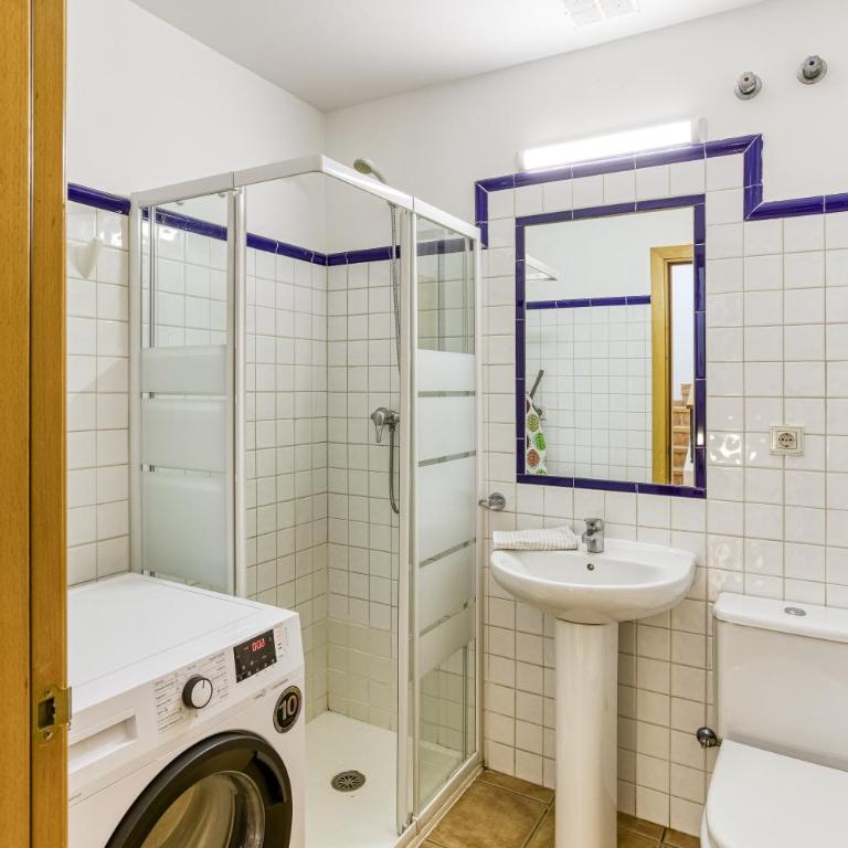 Oasis Premium Costa Brava - Three-Bedroom Premium Apartment with Balcony - 27