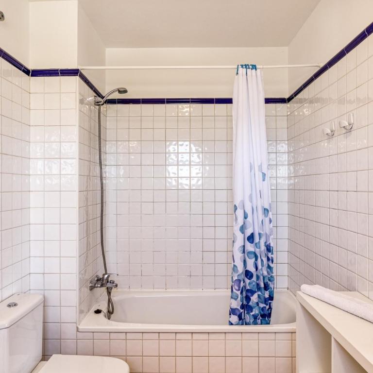 Oasis Premium Costa Brava - Three-Bedroom Premium Apartment with Balcony - 18