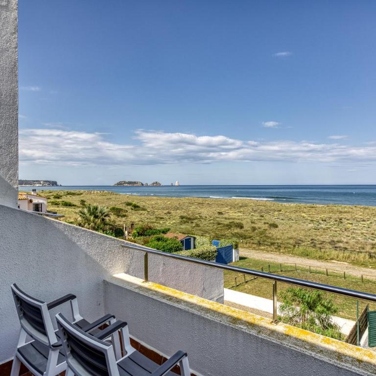Oasis Premium Costa Brava - Three-Bedroom Premium Apartment with Balcony - 16