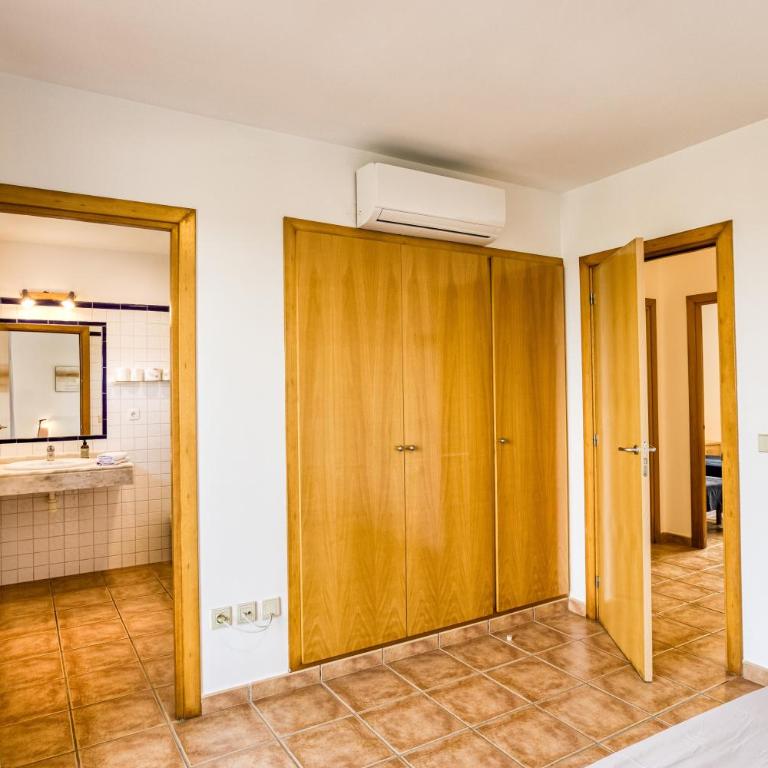 Oasis Premium Costa Brava - Three-Bedroom Premium Apartment with Balcony - 12