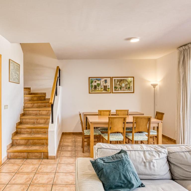 Oasis Premium Costa Brava - Three-Bedroom Premium Apartment with Balcony - 28