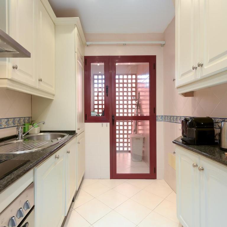 Jardines de Don Carlos Marbella - Two-Bedroom Deluxe Apartment with Garden View - 11