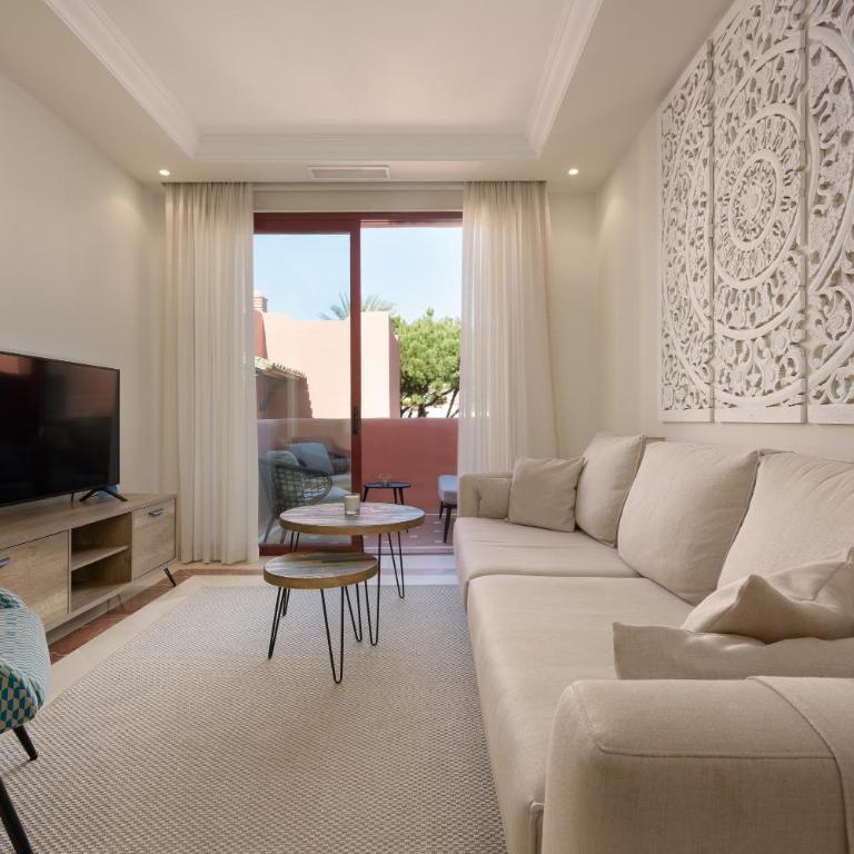 Jardines de Don Carlos Marbella - Two-Bedroom Deluxe Apartment with Garden View - 5