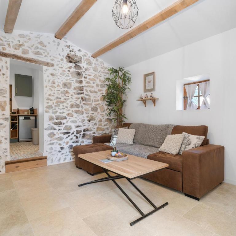 Joli gîte dans les collines - Maison 2 Chambres - 5