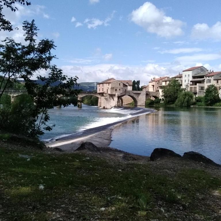 L'appart Millau Centre-Ville - Gite - Appartement avec Douche - 35