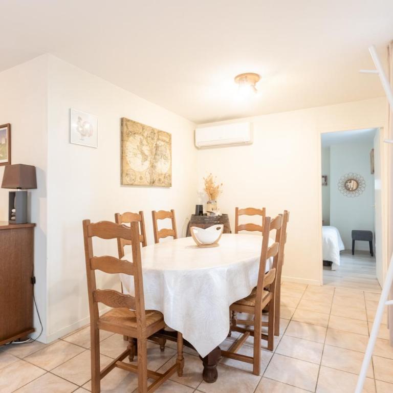 Appartement Etxexuria - Two-Bedroom Deluxe Apartment with Garden View - 5