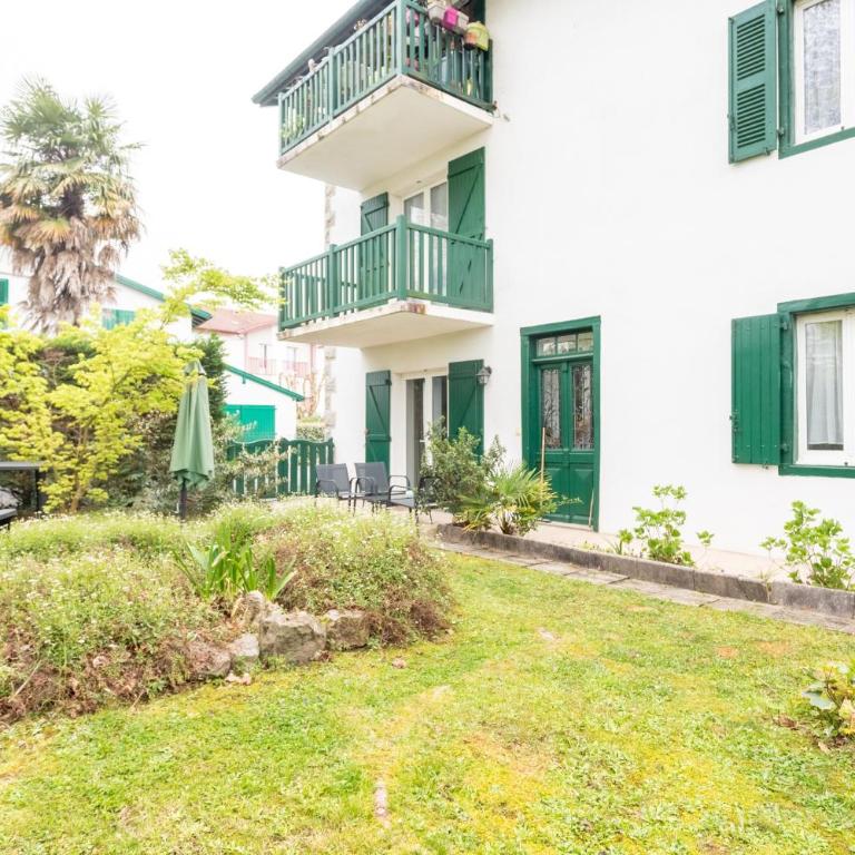 Appartement Etxexuria - Two-Bedroom Deluxe Apartment with Garden View - 16