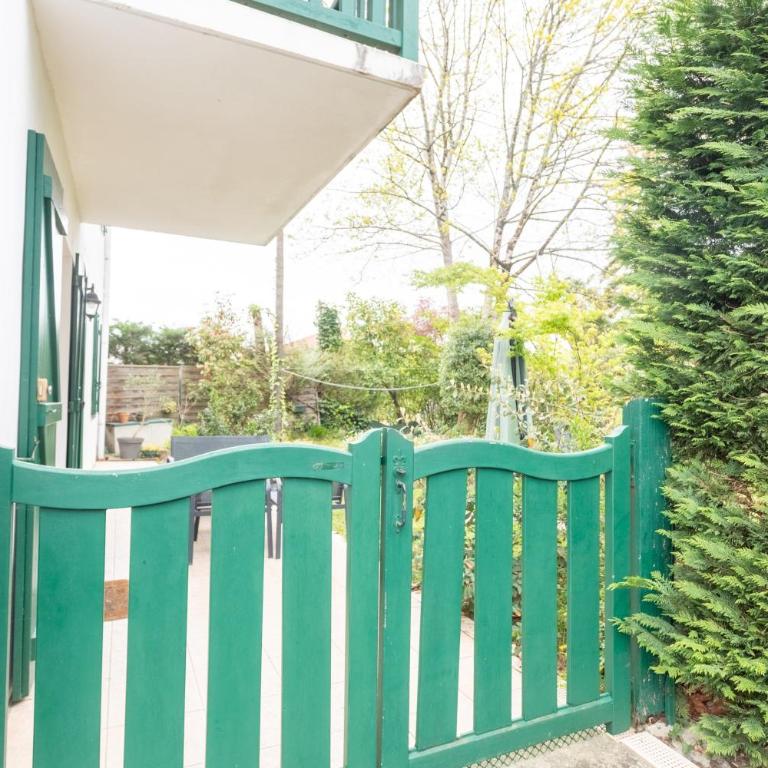 Appartement Etxexuria - Two-Bedroom Deluxe Apartment with Garden View - 19