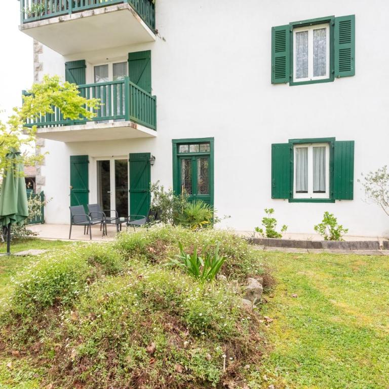 Appartement Etxexuria - Two-Bedroom Deluxe Apartment with Garden View - 17