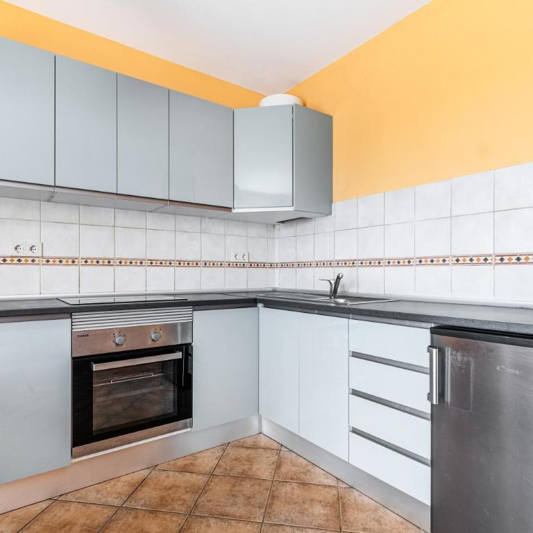 Seaviews from the big balcony, parking and wifi - Apartamento Superior de 1 dormitorio con balcón - 6