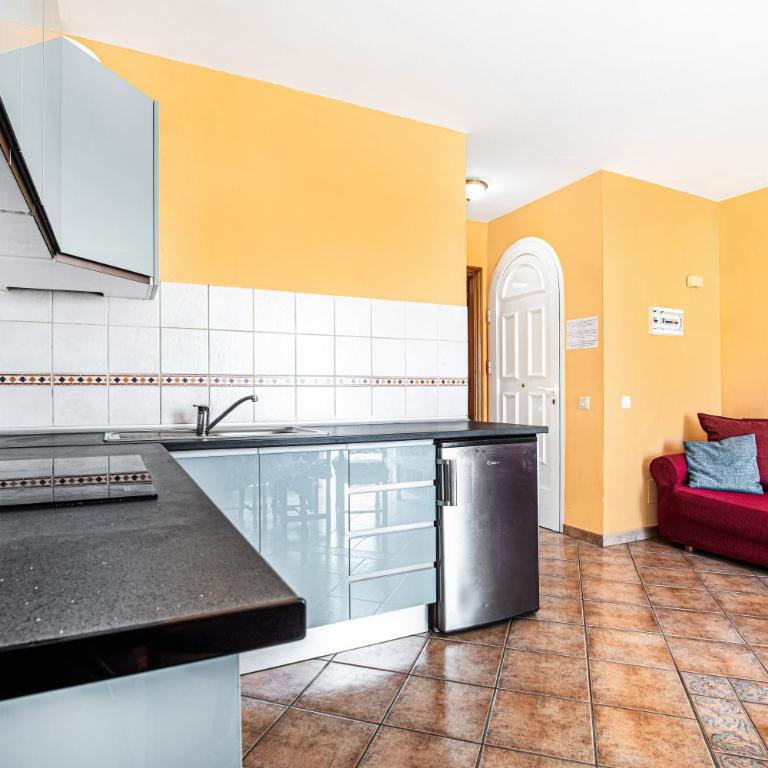 Seaviews from the big balcony, parking and wifi - Apartamento Superior de 1 dormitorio con balcón - 12