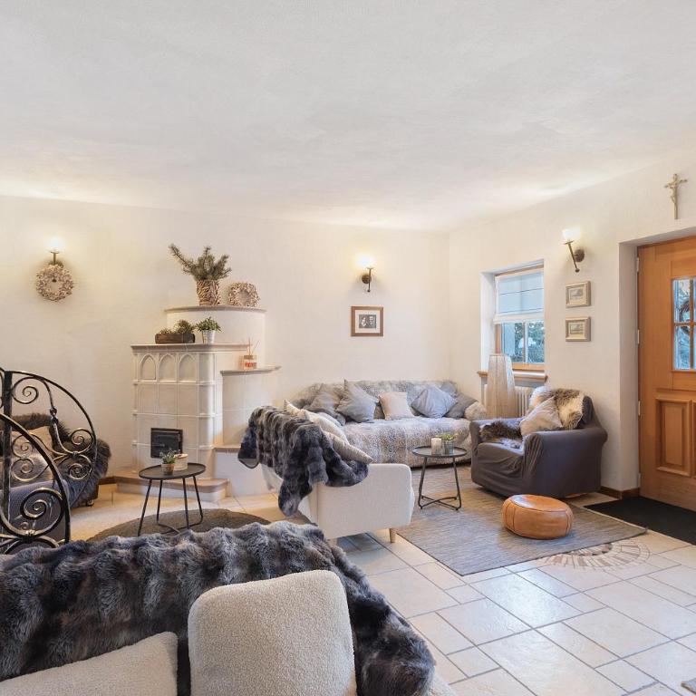 Chalet Royal - Three-Bedroom Chalet - 2