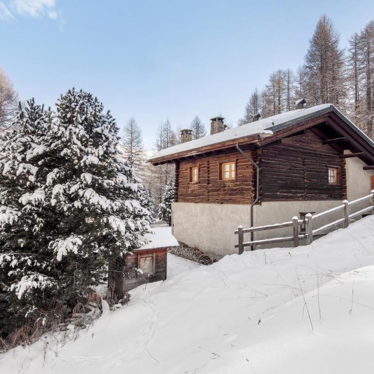 Chalet Royal - Three-Bedroom Chalet - 1