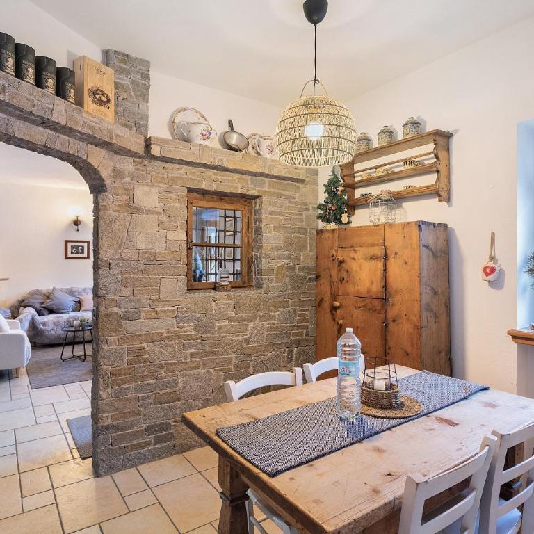 Chalet Royal - Three-Bedroom Chalet - 8