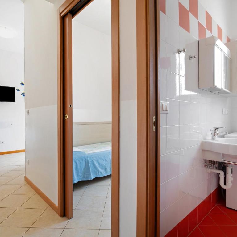 Residence International - Appartamento Deluxe con 2 Camere da Letto e Balcone - 23