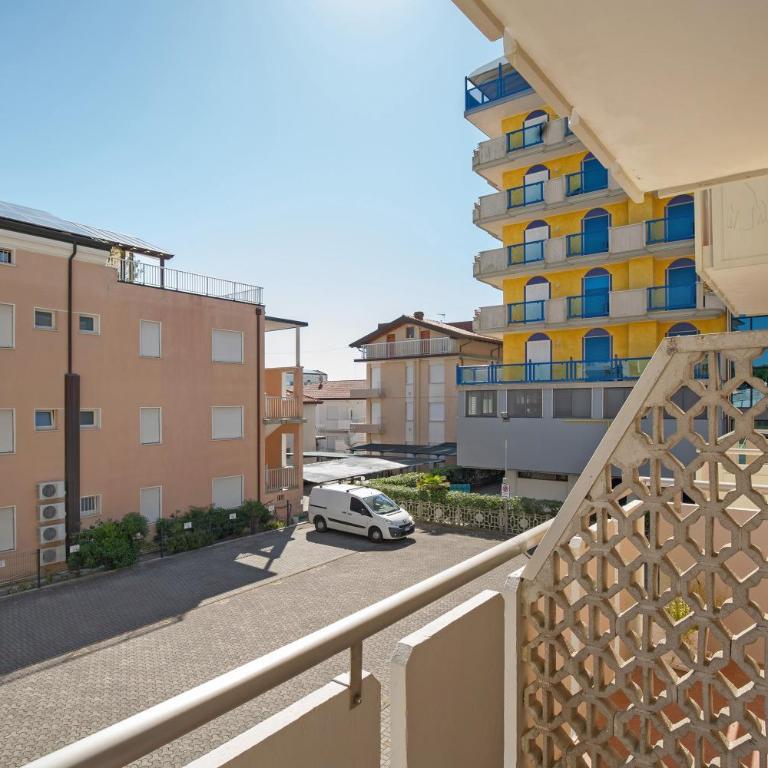 Residence International - Appartamento Deluxe con 2 Camere da Letto e Balcone - 12