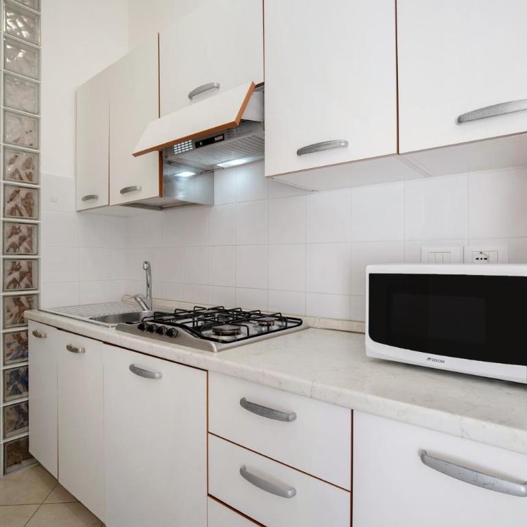 Residence International - Appartamento Deluxe con 2 Camere da Letto e Balcone - 6