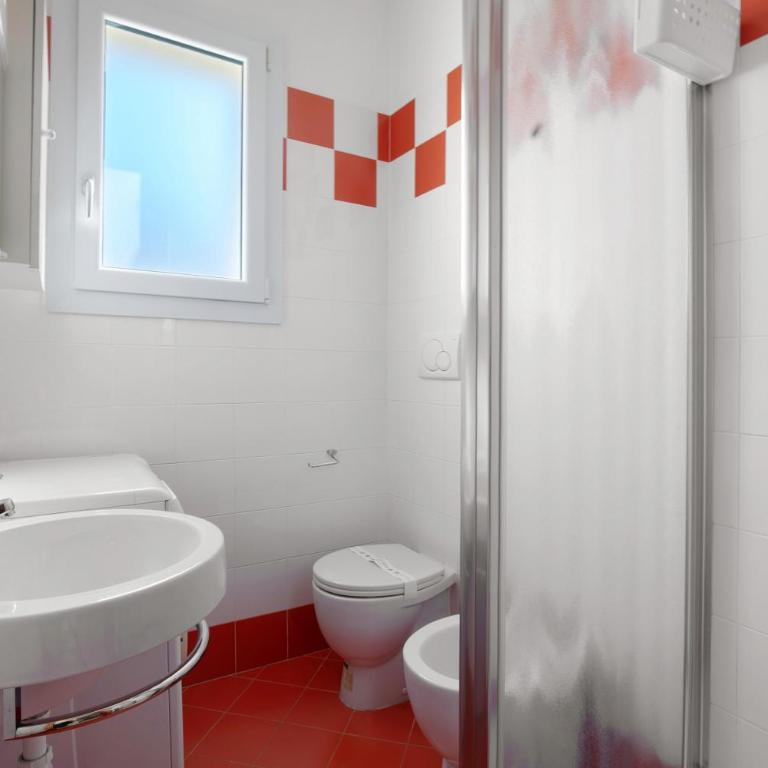 Residence International - Appartamento Deluxe con 2 Camere da Letto e Balcone - 24