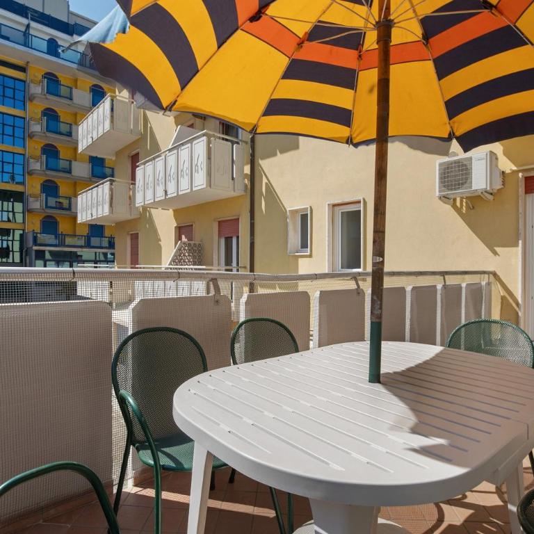 Residence International - Appartamento Deluxe con 2 Camere da Letto e Balcone - 1