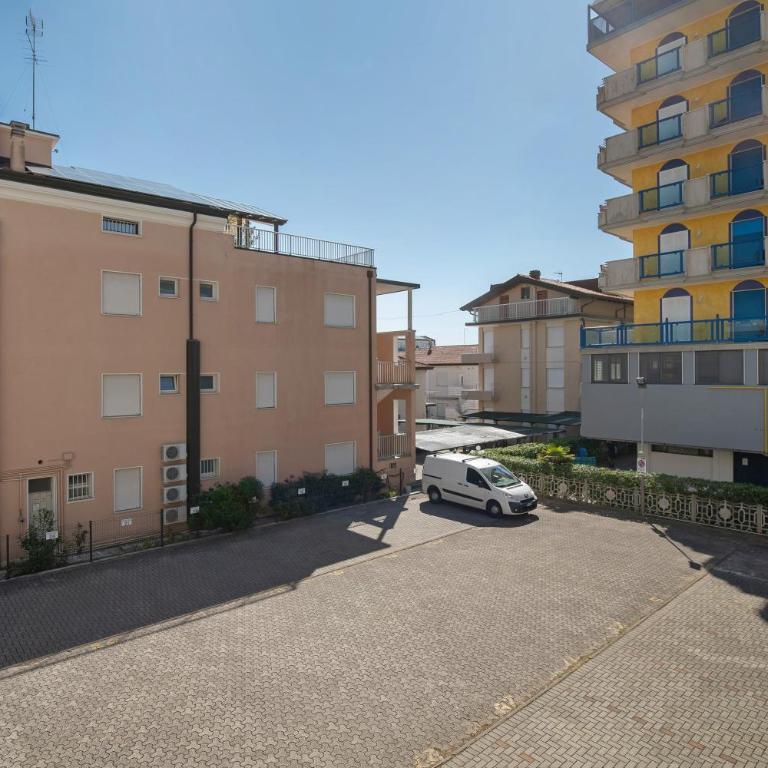 Residence International - Appartamento Deluxe con 2 Camere da Letto e Balcone - 13