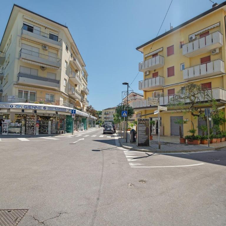 Residence International - Appartamento Deluxe con 2 Camere da Letto e Balcone - 25