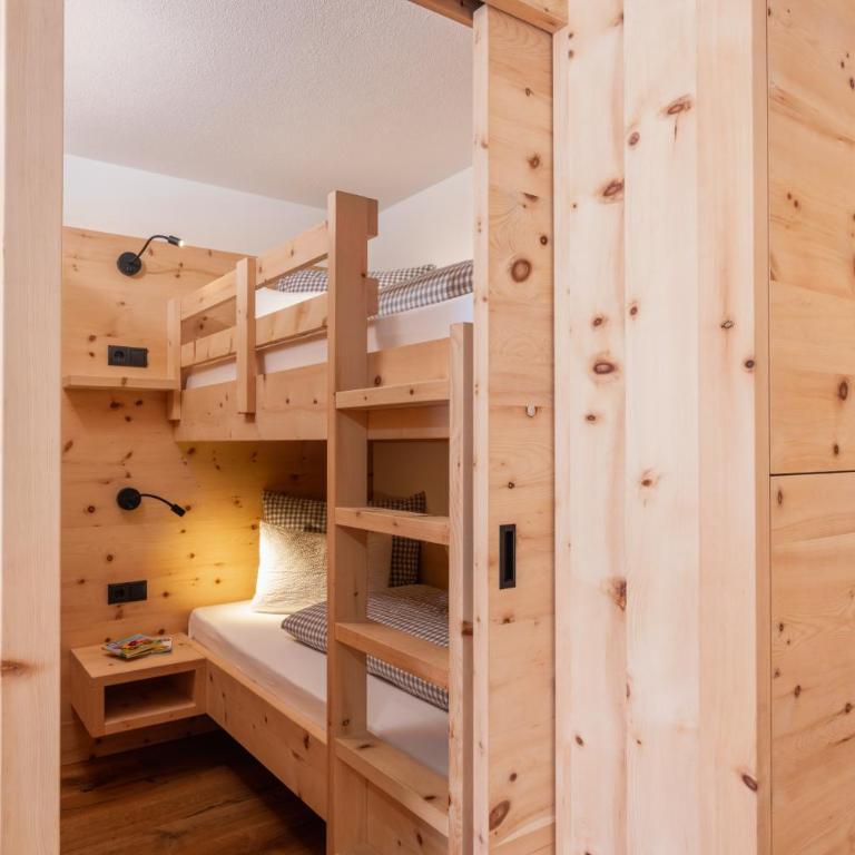 Huberhof Gais - Appartamento Deluxe con 2 Camere da Letto e Vista Giardino - 2