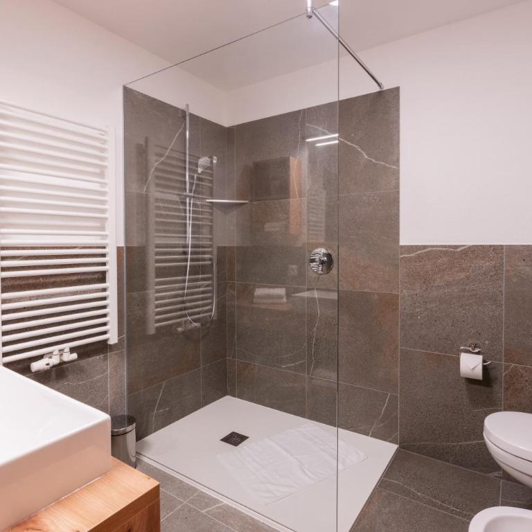 Huberhof Gais - Appartamento Deluxe con 2 Camere da Letto e Vista Giardino - 7