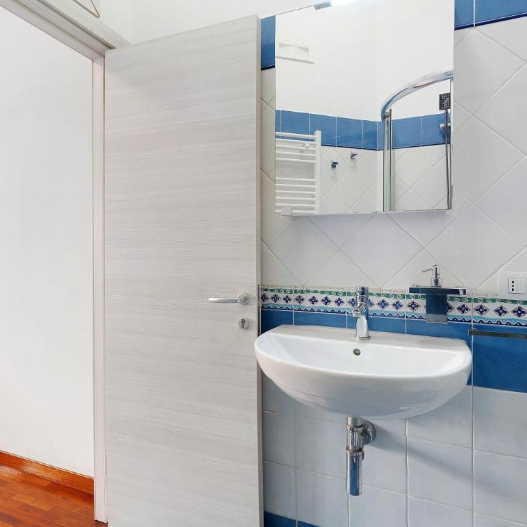 Divina Salerno Centro - Appartamento Premium con 3 Camere da Letto e Balcone - 38