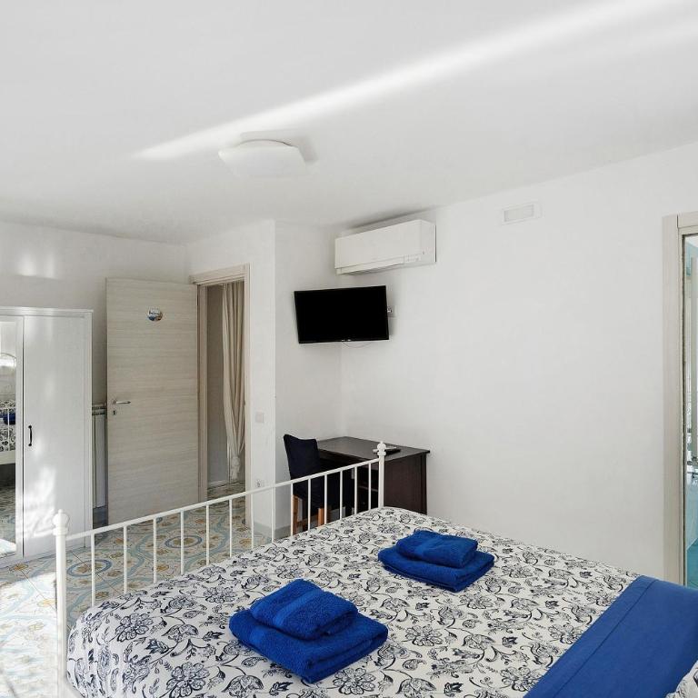 Divina Salerno Centro - Appartamento Premium con 3 Camere da Letto e Balcone - 11