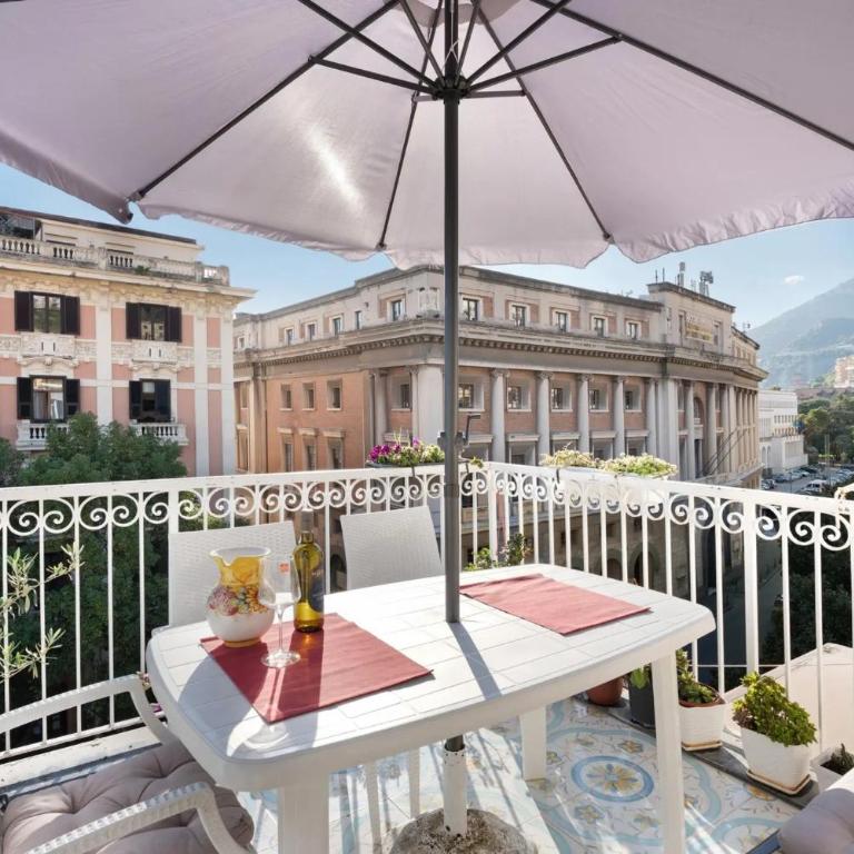 Divina Salerno Centro - Appartamento Premium con 3 Camere da Letto e Balcone - 25