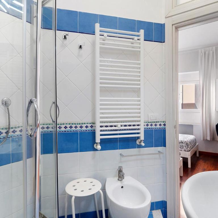 Divina Salerno Centro - Appartamento Premium con 3 Camere da Letto e Balcone - 36