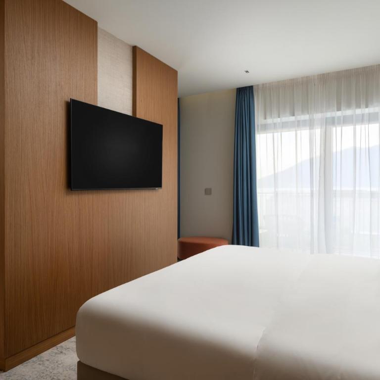 Mövenpick Hotel & Residences Teuta Kotor Bay - Deluxe Double Room with Sofa Bed - 11