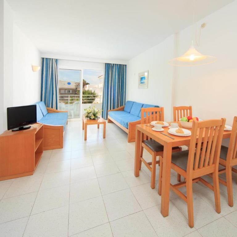 Apartamento Via Alemanya Standard C - Quadruple Room with Balcony - 4