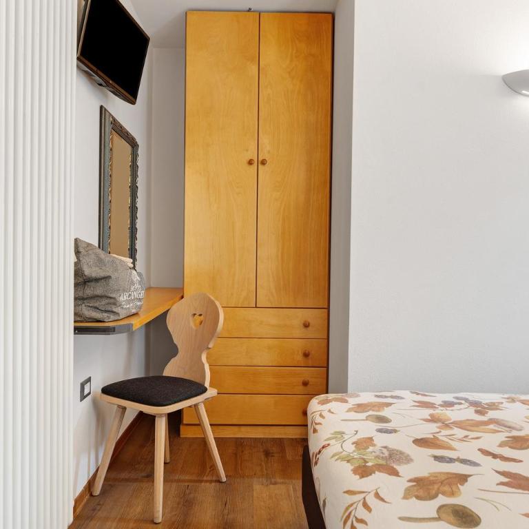 Bnb and Breakfast Pellizzano - Vierbettzimmer mit Dusche - 9