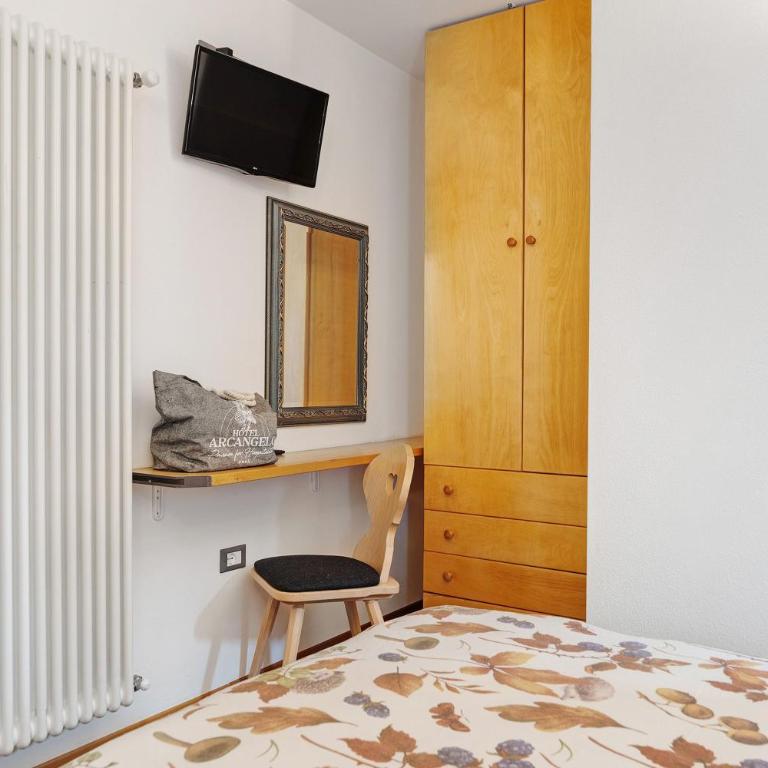 Bnb and Breakfast Pellizzano - Vierbettzimmer mit Dusche - 3
