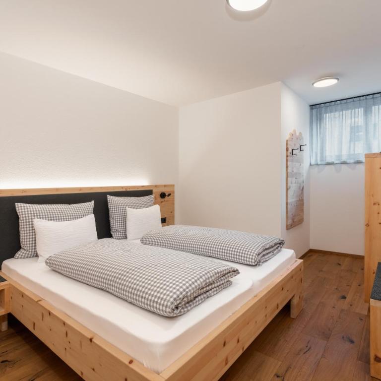 Huberhof Gais - Appartamento Deluxe con 2 Camere da Letto e Vista Giardino - 1