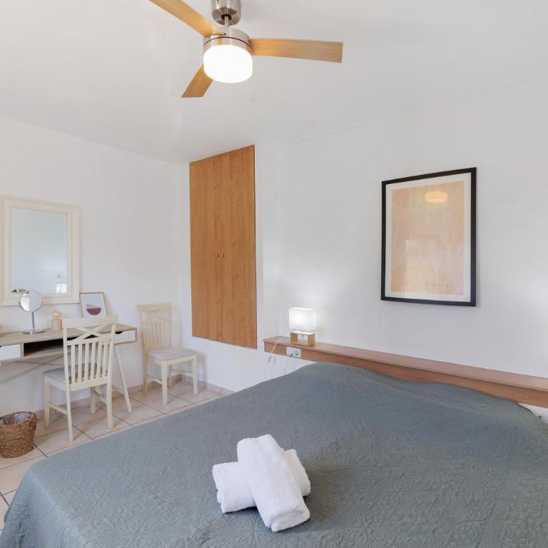 Alexandra - Six-Bedroom House - 24