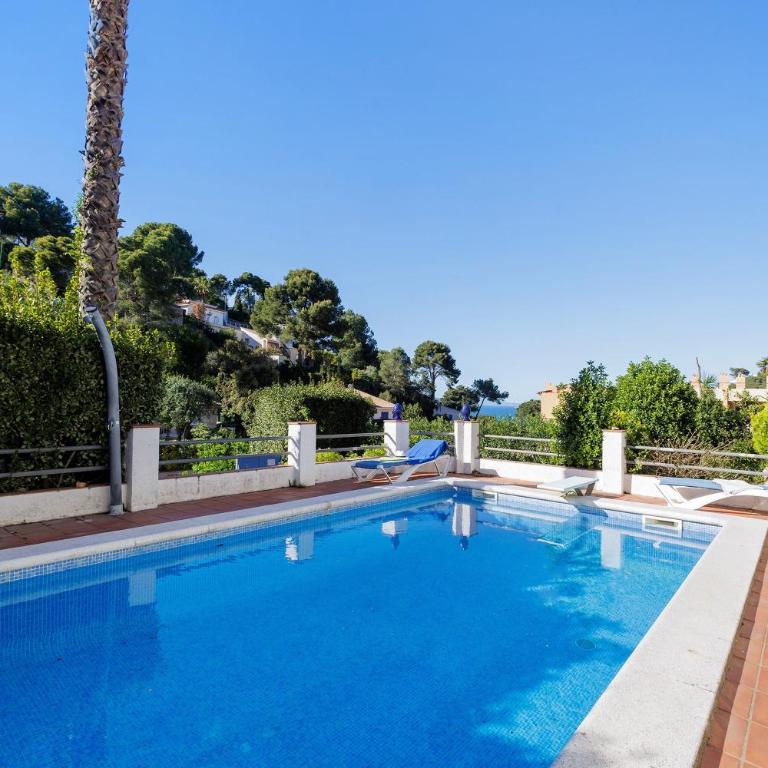 Alexandra - Six-Bedroom House - 1